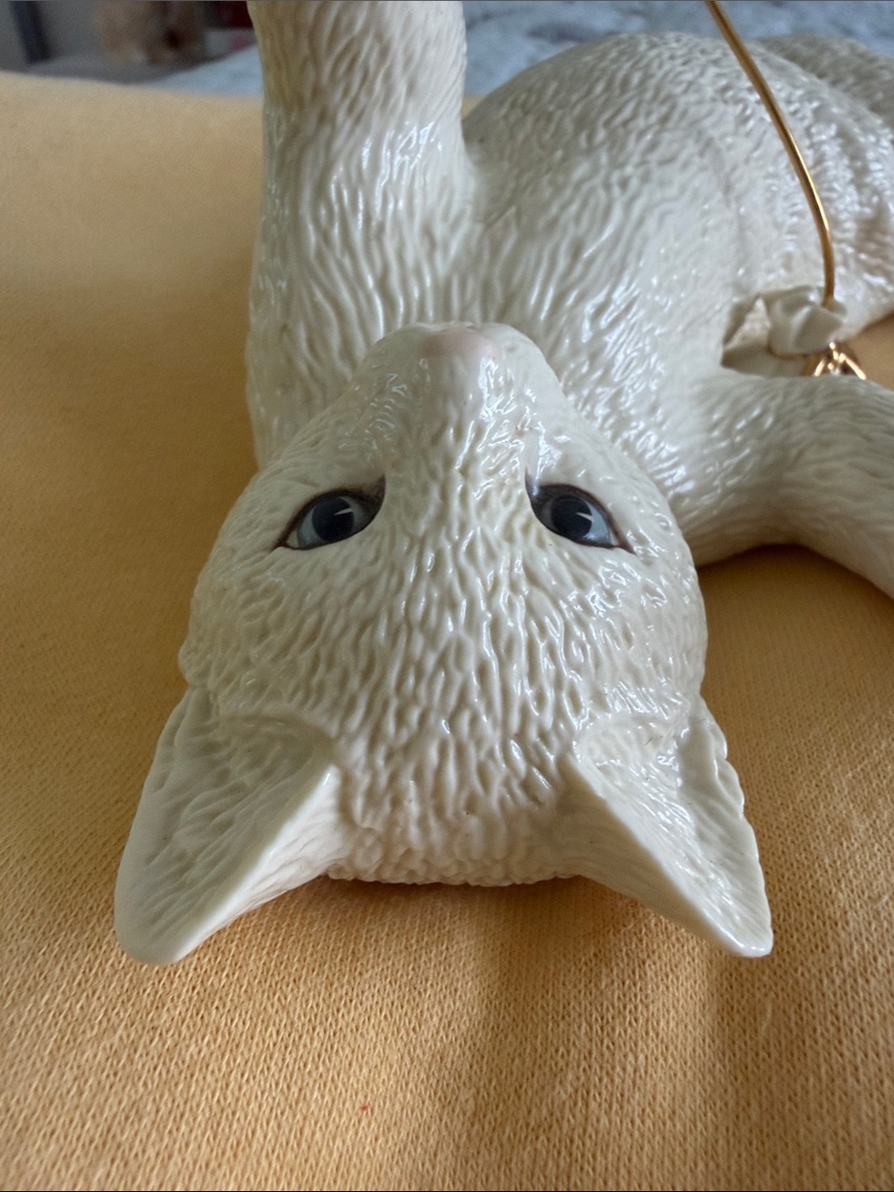Lenox White Cat Figurine Toy with Balloon - Decorative Pet Decor - Picture 8 of 10